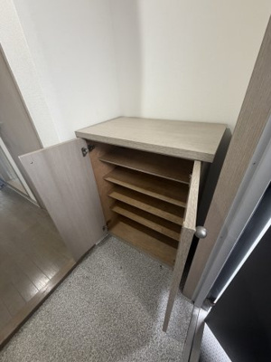 【玄関】 | リヴェール・エスト | 写真はリフォーム工事前の状態です（2026年3月2日撮影）