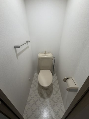 【トイレ】 | リヴェール・エスト | 写真はリフォーム工事前の状態です（2026年3月2日撮影）