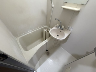 【浴室】 | リヴェール・エスト | 写真はリフォーム工事前の状態です（2026年3月2日撮影）