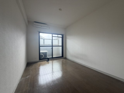 【居間・リビング】 | リヴェール・エスト | 写真はリフォーム工事前の状態です（2026年3月2日撮影）