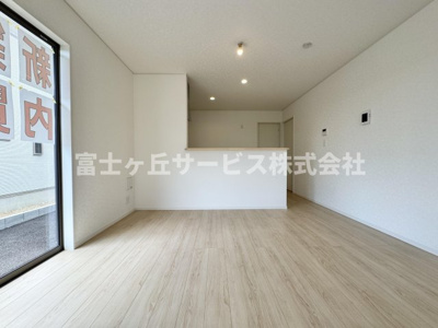 【居間・リビング】 | 焼津市中根 新築一戸建て 1号棟