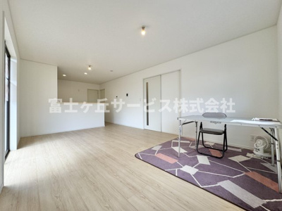 【居間・リビング】 | 焼津市中根 新築一戸建て 1号棟