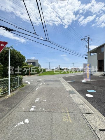 【前面道路含む現地写真】 | 焼津市中根 新築一戸建て 1号棟