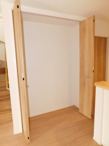 海部郡蟹江町学戸１丁目の新築一戸建の収納|◇パントリー◇　　キッチン傍に日用品や食材をストックしておけるパントリー併設！