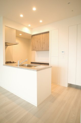 【キッチン】 | 幕張ベイパークライズゲートタワー | うっかり散らかりがちなキッチン回りに豊富な収納スペース