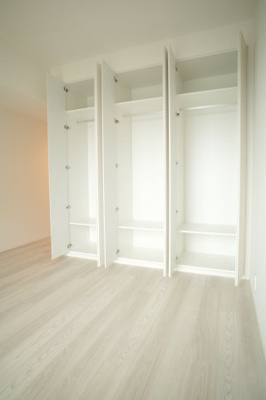 【収納】 | 幕張ベイパークライズゲートタワー | ホワイトカラーリングで見せない収納、室内空間すっきり