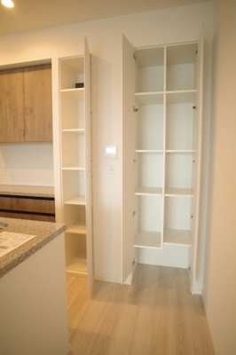 【収納】 | 幕張ベイパークライズゲートタワー | 段差の無い収納スペースは、ロボット掃除機の格納基地？