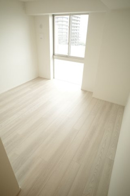 【寝室】 | 幕張ベイパークライズゲートタワー | こちらは、8.8錠。壁一面に収納スペースに。