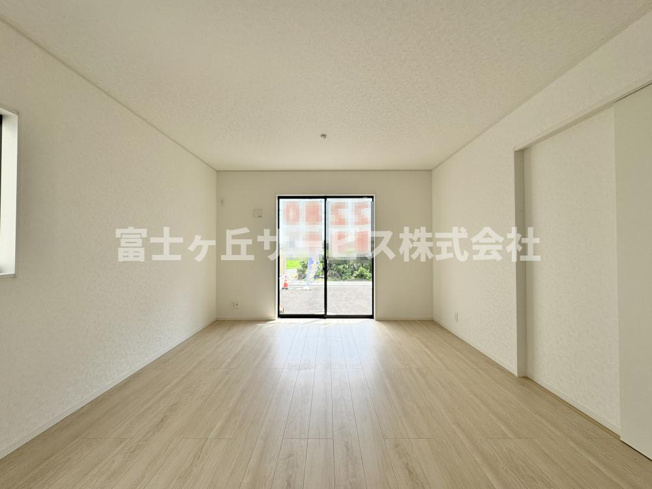 【居間・リビング】 | 焼津市中根 新築一戸建て 3号棟 | リビングです