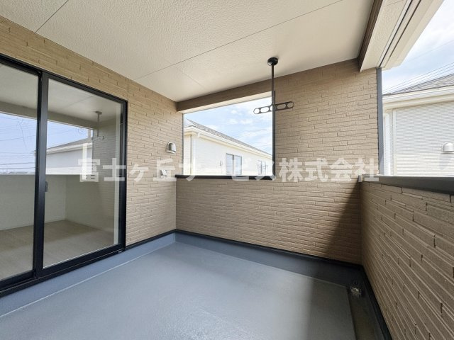 【バルコニー】 | 焼津市中根 新築一戸建て 3号棟 | 急な天候の変化にも心強いインナーバルコニー