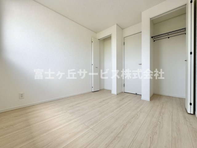 【洋室】 | 焼津市中根 新築一戸建て 3号棟 | バルコニーに面した洋室です