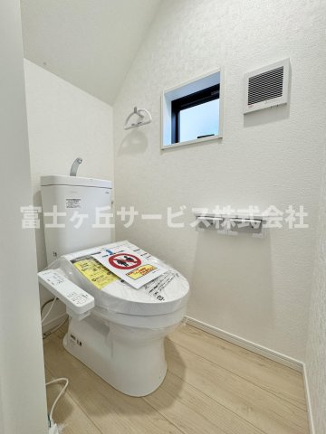 【トイレ】 | 焼津市中根 新築一戸建て 3号棟 | 1Fトイレです
2Fにも同タイプのトイレがあります