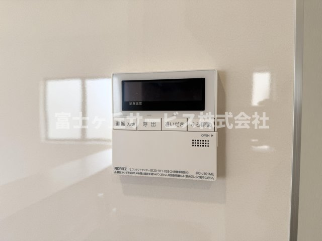 【発電・温水設備】 | 焼津市中根 新築一戸建て 3号棟 | リビングからも操作ができて便利です