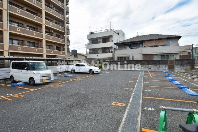 ANIMA-TO南上小阪の駐車場