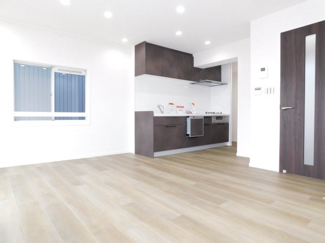 名古屋市西区宝地町の中古一戸建の居間・リビング|◇リビング◇　　南面を含む２面採光で明るいリビング（２０２５年１２月リフォーム済）