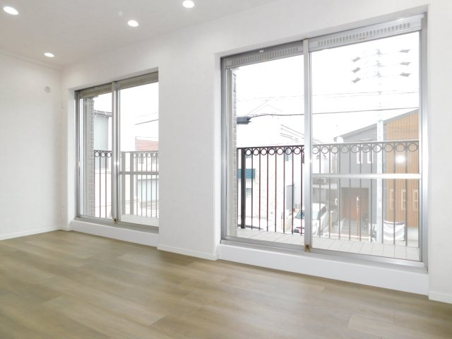 名古屋市西区宝地町の中古一戸建の居間・リビング|◇リビング◇　　南面を含む２面採光で明るいリビング（２０２５年１２月リフォーム済）