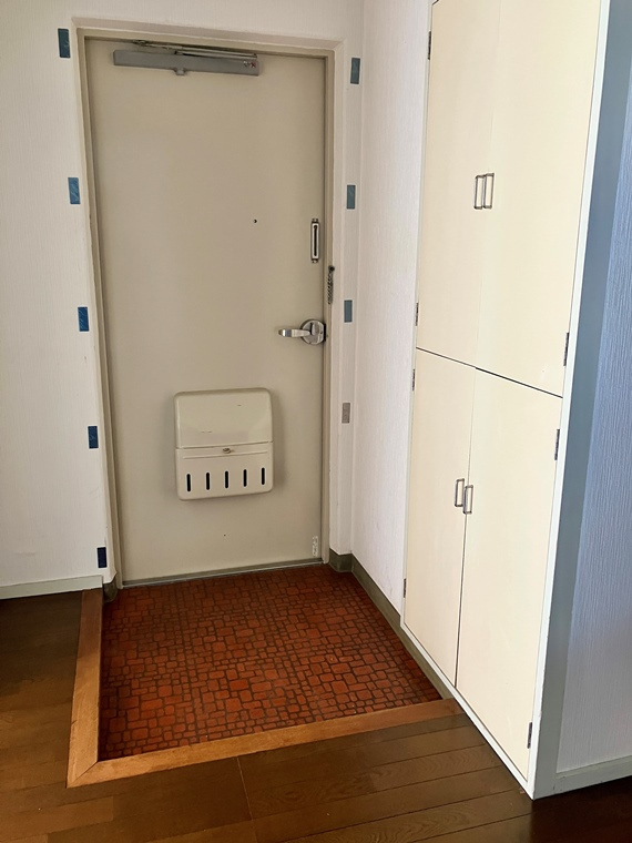 吹上団地７－４棟の玄関