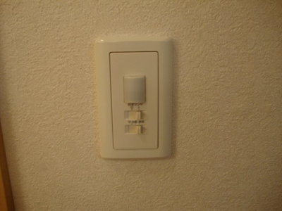 【設備】 | イコール・アルパイン | 人感センサー付照明