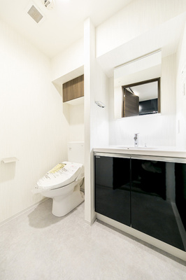 【トイレ】 | ミリアレジデンス新宿御苑 | ※写真は同タイプ住戸です。