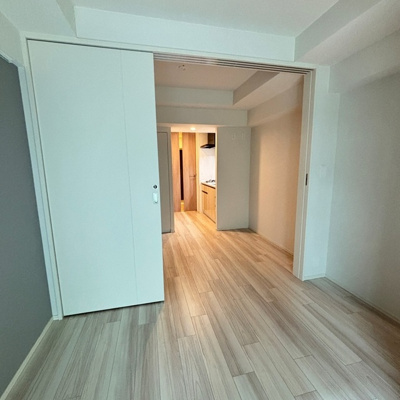 【居間・リビング】 | パークアクシス新宿百人町 | ※写真は同タイプ住戸です。