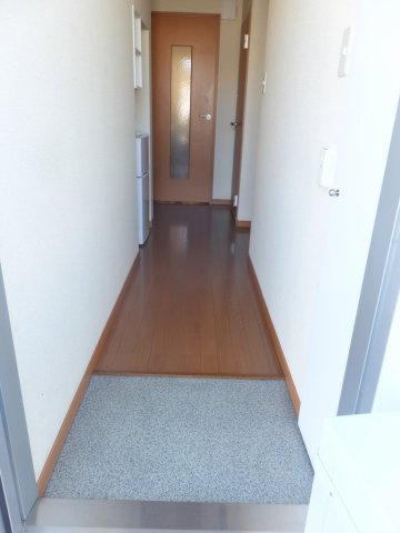 レオパレスドミールの玄関