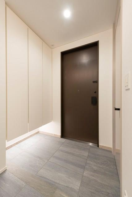 東京ミッドタウン八重洲　八重洲セントラルスクエアの玄関|※写真は同タイプ住戸です。