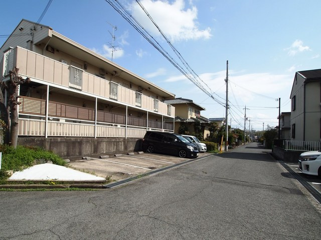 レジデンス桜ヶ丘の駐車場