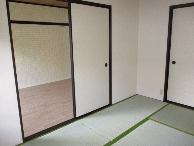 レジデンス桜ヶ丘の居間・リビング