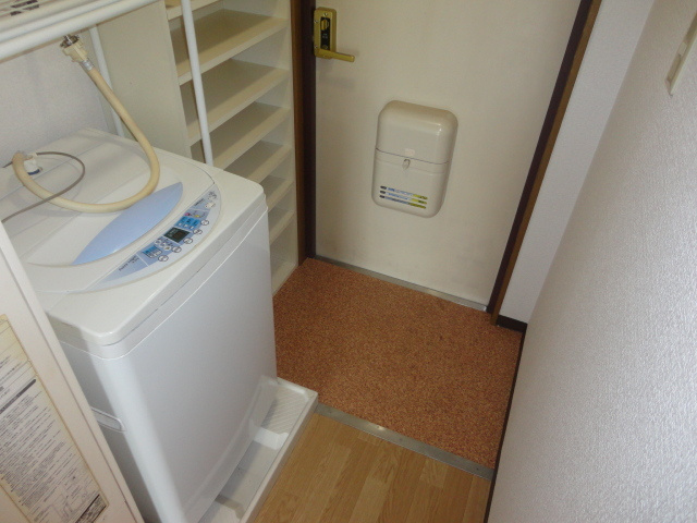 ビーハイブショウワの玄関