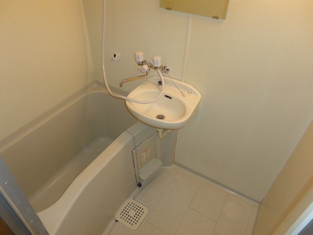 ビーハイブショウワの浴室