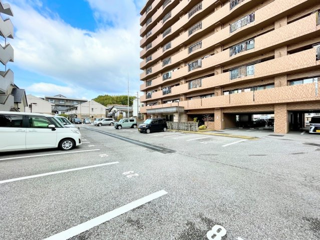 サントノーレ高須の駐車場|敷地内平面駐車場を一台確保できます。