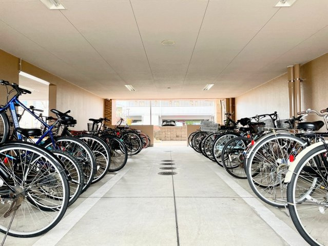 サントノーレ高須のその他共用部分|駐輪場。整理整頓されています。