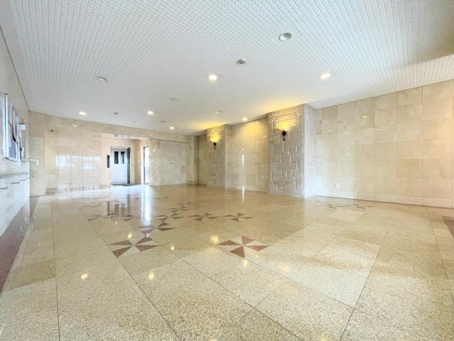 サントノーレ高須のその他共用部分|エントランスは広々としています。