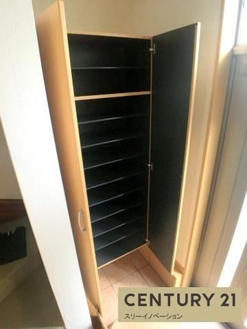 大阪市大正区鶴町１丁目の一戸建ての玄関|★シューズボックスもついてます！★