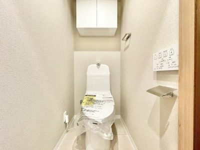 【トイレ】 | 朝日プラザ松原Ｄ棟 | 清潔感のあるトイレです！タオルフォルダーも付いておりそのまま手洗いもできます。