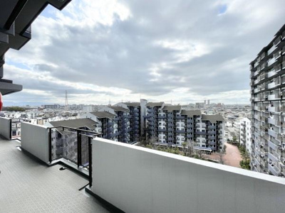 【バルコニー】 | 朝日プラザ松原Ｄ棟 | 物干しセットを追加すれば、一度にたくさんのお洗濯物が干せるのが魅力！