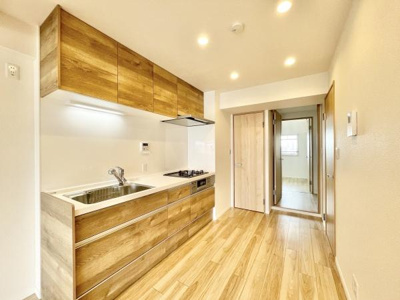 【キッチン】 | 朝日プラザ松原Ｄ棟 | ご夫婦や親子での料理をする時間が楽しくなる使い勝手の良い、広いワークトップ♪