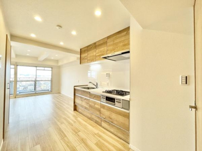 【キッチン】 | 朝日プラザ松原Ｄ棟 | 見せるキッチン。ダイニングとの空間のつながりが、スペースのゆとりを生み出します♪
