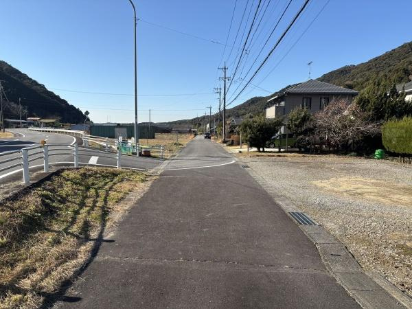 岡崎市滝尻町・中古戸建の前面道路含む現地写真|前面道路です。