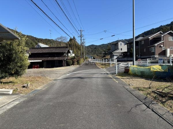 岡崎市滝尻町・中古戸建の前面道路含む現地写真|前面道路です。