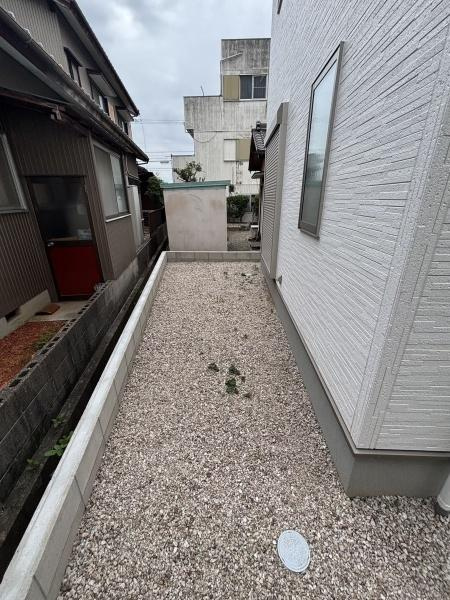 高浜市湯山町8丁目　全1棟・1号棟の庭|草花で飾れるお庭。