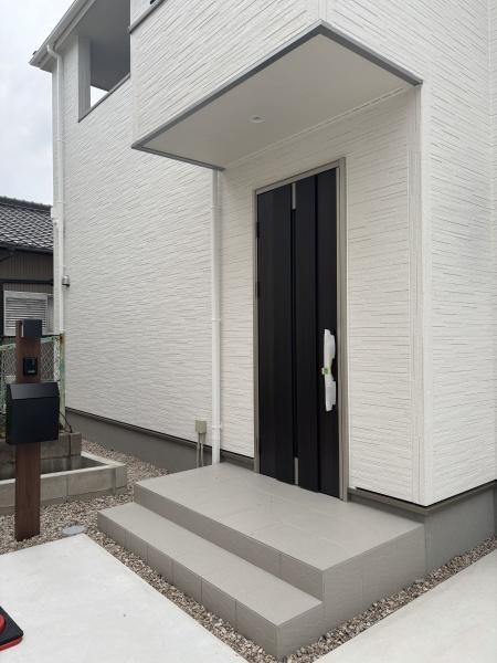 高浜市湯山町8丁目　全1棟・1号棟の玄関|訪れる人を心地よく迎え入れます。