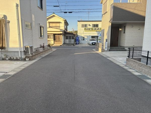 岡崎市矢作町加護畑・中古戸建の前面道路含む現地写真|前面道路です。