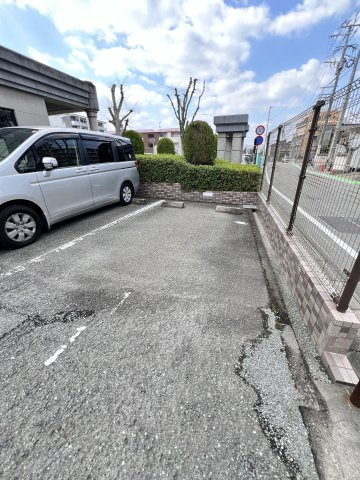 ヴェルデ空港前Iの駐車場