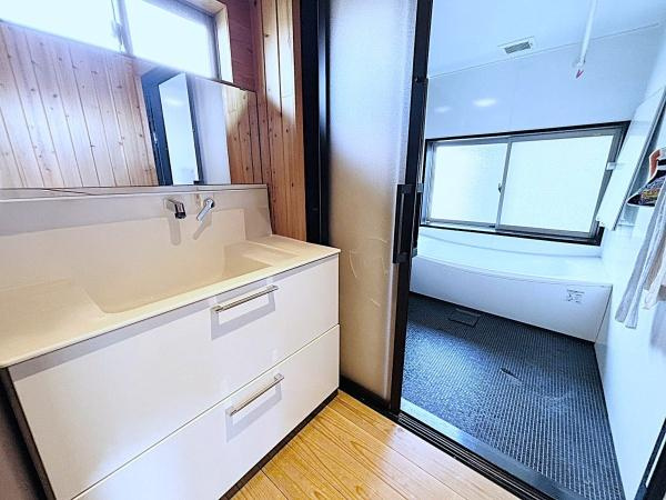 横浜市神奈川区羽沢南４丁目の中古一戸建の独立洗面台