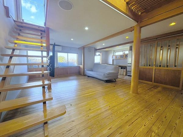 横浜市神奈川区羽沢南４丁目の中古一戸建の居間・リビング
