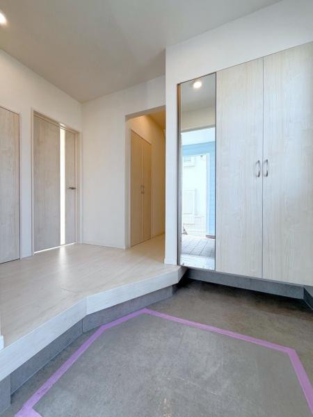 横浜市青葉区美しが丘西２丁目の中古一戸建の玄関