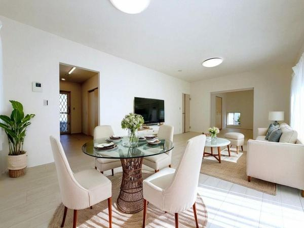 横浜市青葉区美しが丘西２丁目の中古一戸建の居間・リビング|家具類はCGイメージ