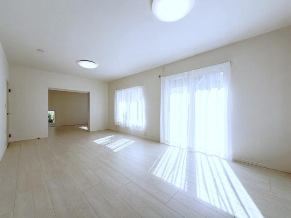 横浜市青葉区美しが丘西２丁目の中古一戸建の居間・リビング