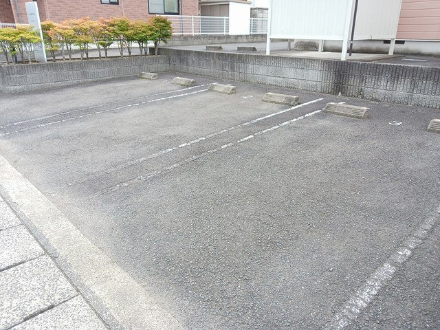 ジャルディーノの駐車場